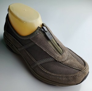 easy spirit zipper sneakers