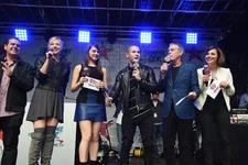 Skeery Jones Bethany Watson Hailee Steinfeld Nick Jonas Elvis Dura - Old Photo