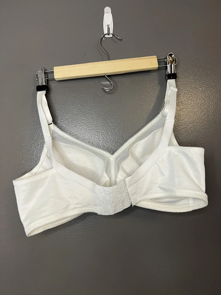 Lilyette Bra Womens 40C White Soft Cup Wirefree Back Closure Made in USA 575 - Image 2 of 4