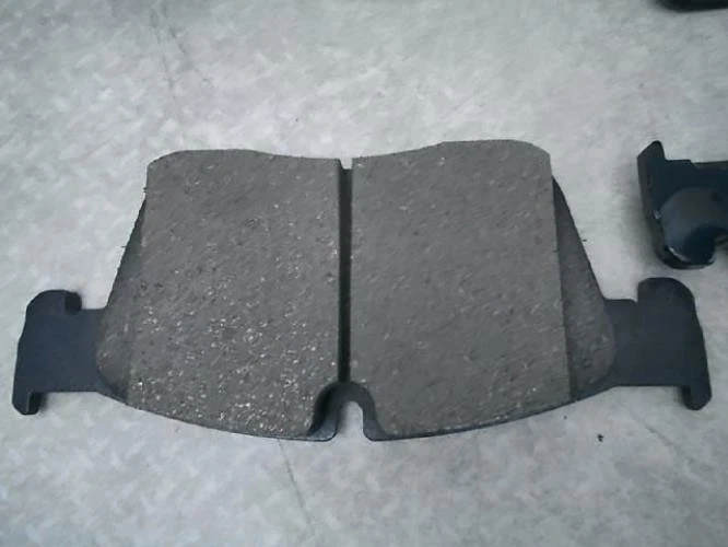 Plaquettes de frein avant LAND ROVER RANGE ROVER VELAR 410602S791 - Photo 3/4