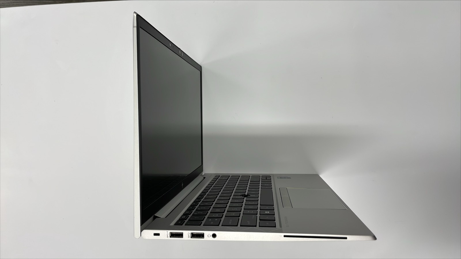 HP EliteBook 840, 14-Inch Laptop, with i7-1165G7, 512 GB SSD (Solid State Drive), No OS