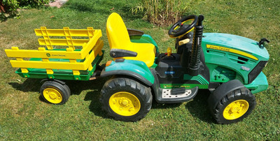 Peg Perego Original John Deere Ground Force Traktor 7,3 km/h 2 Akkus Licht Hupe
