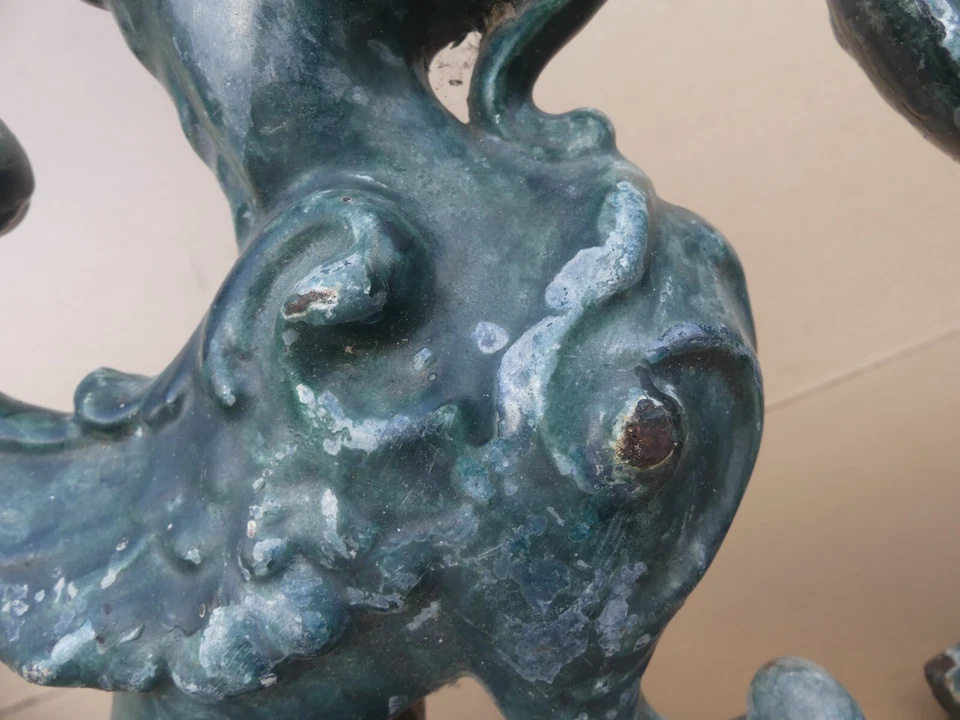 Ancienne paire de chenet chimère ailée fonte émaillée support de barre cheminée - Photo 3/4