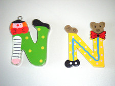 TOP  2x  Holz-   > Buchstaben N <  mit  Clown- / Bären- Motiv  für Kinder  TOP