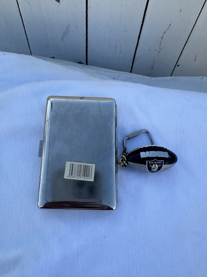 Vintage Oakland Raiders Team NFL Metal Cigarette Case and key chain - Image 4 of 4