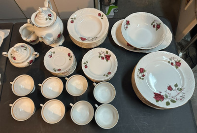 Royal Kent Poland RED ROSES Flower Gold Rimmed Huge Lot Set 8 Teapot Platter