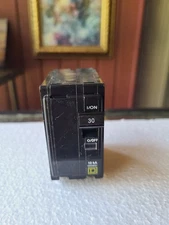 Square DP-4075  30 Amp 2 Pole 120/240 V 10 kA 50/60 Hz Type QO Circuit Breaker