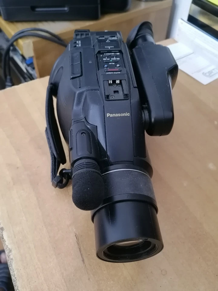 VIDEOCAMERA PANASONIC NV - G3E - Immagine 3 di 4