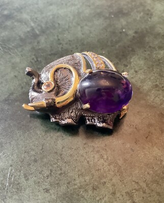 EINZIGARTIGER ELEFANT ANTIKE BROSCHE AUS GOLD, SILBER, GROSSER AMETHYST, CITRIN