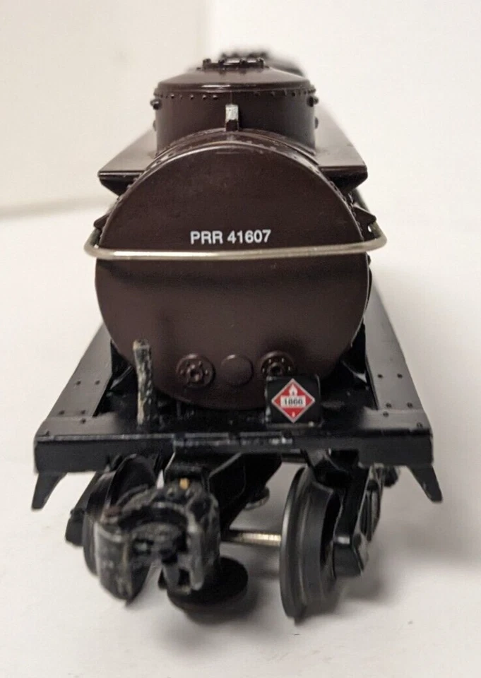 Williams by Bachmann Trains O-Scale Pennsylvania 41607 3-Dome Tank Car - Image 4 of 4