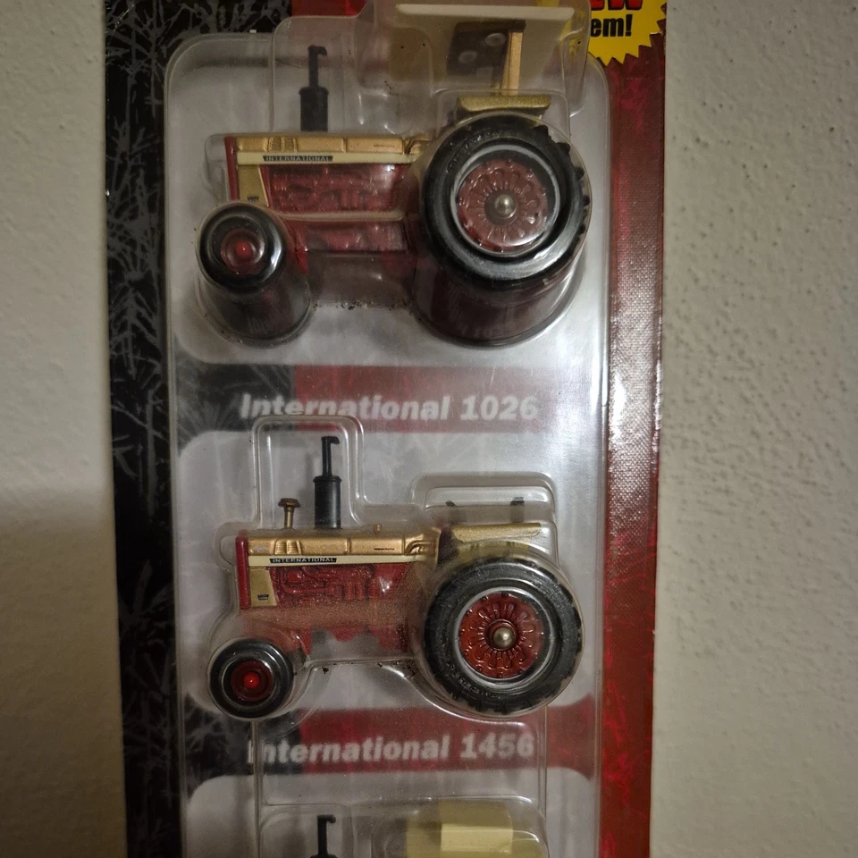1/64 Case Ih International 826 1026 1456 Tractor Gold Demonstrator Set - Image 3 of 4