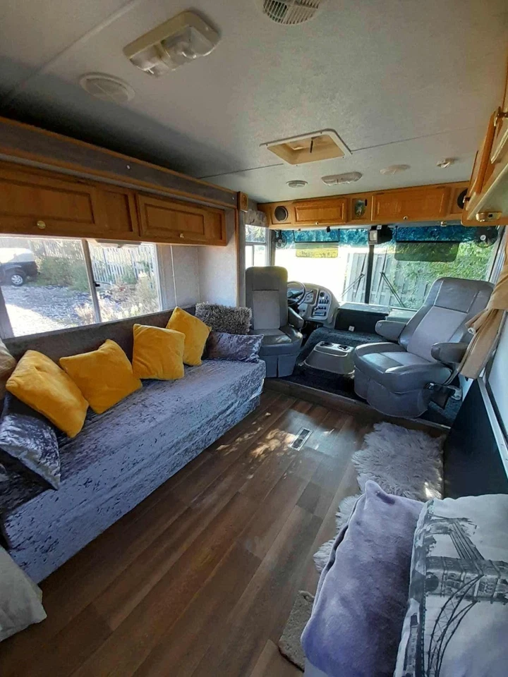 R-vision Trail-lite 2001 Motorhome Caravan American 2001 4/5 Berth Van Life - Image 4 of 4