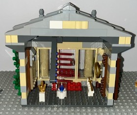 Lego 60008 City Museum Break-in Complete Set With Minifigures Manuals