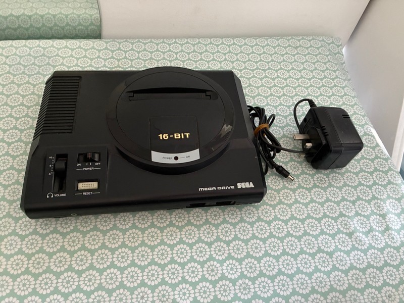 SEGA MEGA DRIVE (PAL) 16-BIT RETRO CONSOLE (MODEL: 1601-05)  + adapter