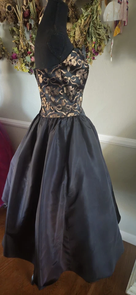 Vestido de graduación Gunnesax negro y cobre vintage de los años 80 sin tirantes Mkd talla 9 Foto 3 de 4