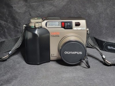 Olympus CAMEDIA C-2040 Zoom 2.1MP Digital Camera - Black & Metallic Tested 