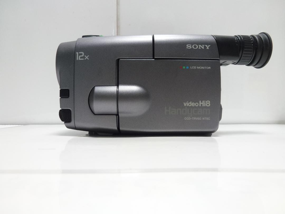 Sony CCD-TRV60 Video Camera Recorder Hi8 8mm Working with Remote