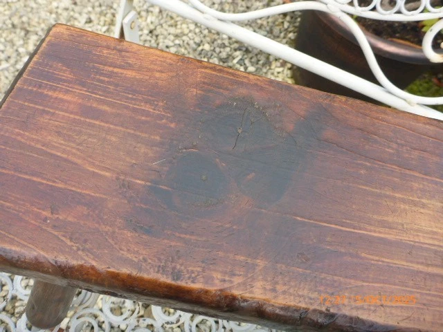 Antiguo taburete rústico pequeño de madera de pino de cuatro patas gran pátina Foto 3 de 4