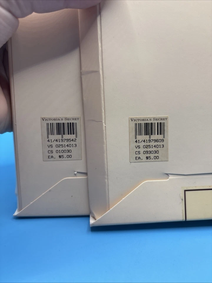 2 pares de medias Victoria’s Secret ultra transparentes de colección negras medianoche y champán Foto 3 de 4