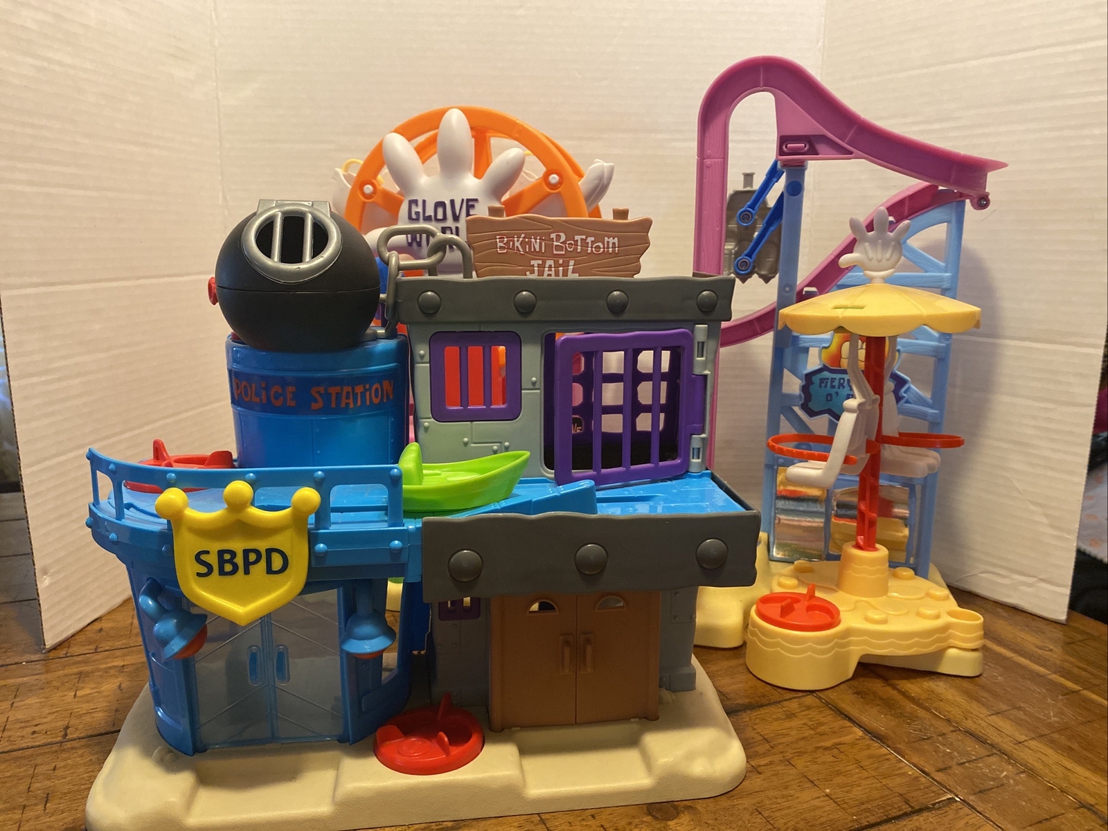 Imaginext Spongebob Squarepants Bikini Bottom Jail & Glove World