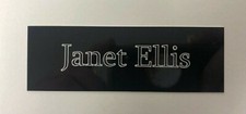 Janet Ellis (Présentatrice) - Plaque gravée 105x35mm pour souvenirs signés