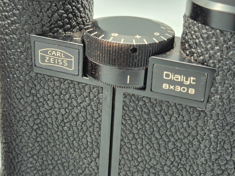 Carl Zeiss Dialyt Fernglas 8x30 B schwarz mit Lederriemen und Ledertasche - Bild 2 von 4