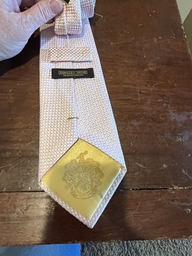 Donald Trump Pink/white 100% Silk Neck Tie Pink No metal “Donald Trump” - Picture 2 of 5