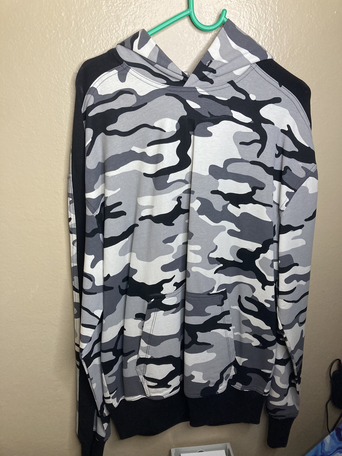 Hu0026amp;M Divided Camouflage Drawstring Hoodie Small White Black Camo | eBay