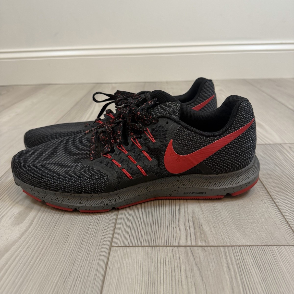 Nike Run Swift AR1945 001 Black Red Speckled Laces Size 13 Mens Nike Run Swift AR1945 001 Black Red Speckled Laces Size 13  main image 2