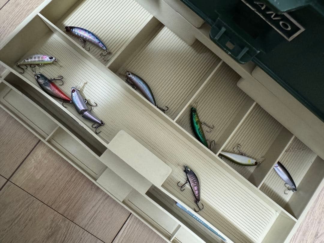 Old Plano 787 Tackle Box with Unused Jackson Meteora 45 Lures & Spinners - Image 4