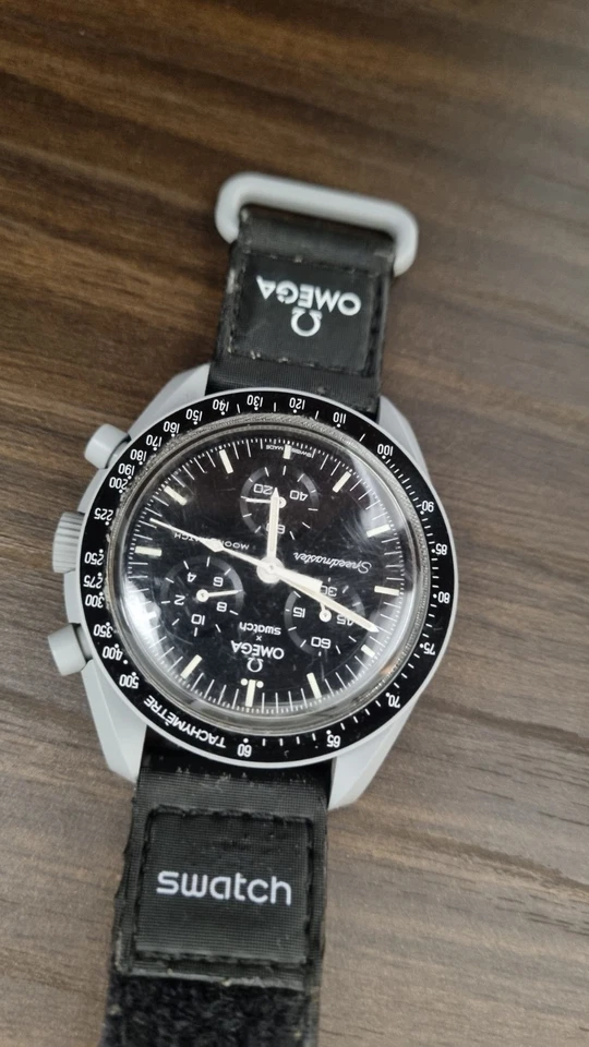 Omega MoonSwatch Mission to the Moon, foto 3 di 5