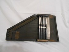 VINTAGE AUTOHARP FOR PROJECT/PARTS- CRACK NEEDS CLEANING,METAL BRIDGE