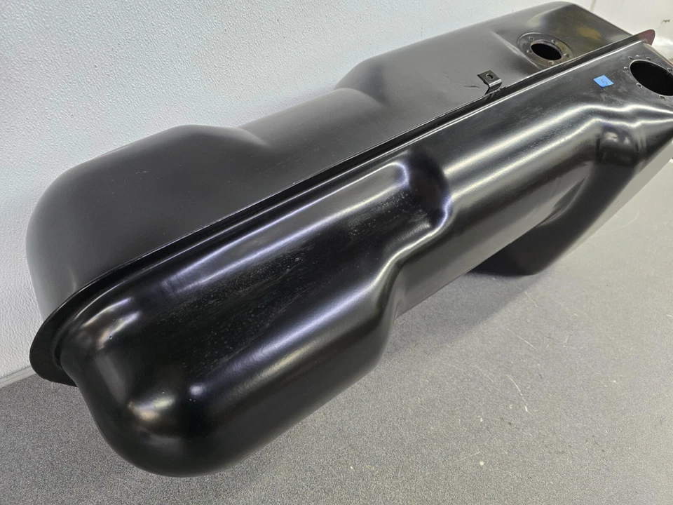 VERY NICE USED ORIGINAL GENUINE PORSCHE 914 FUEL GAS TANK 1973-76 #5 - Image 4 of 4