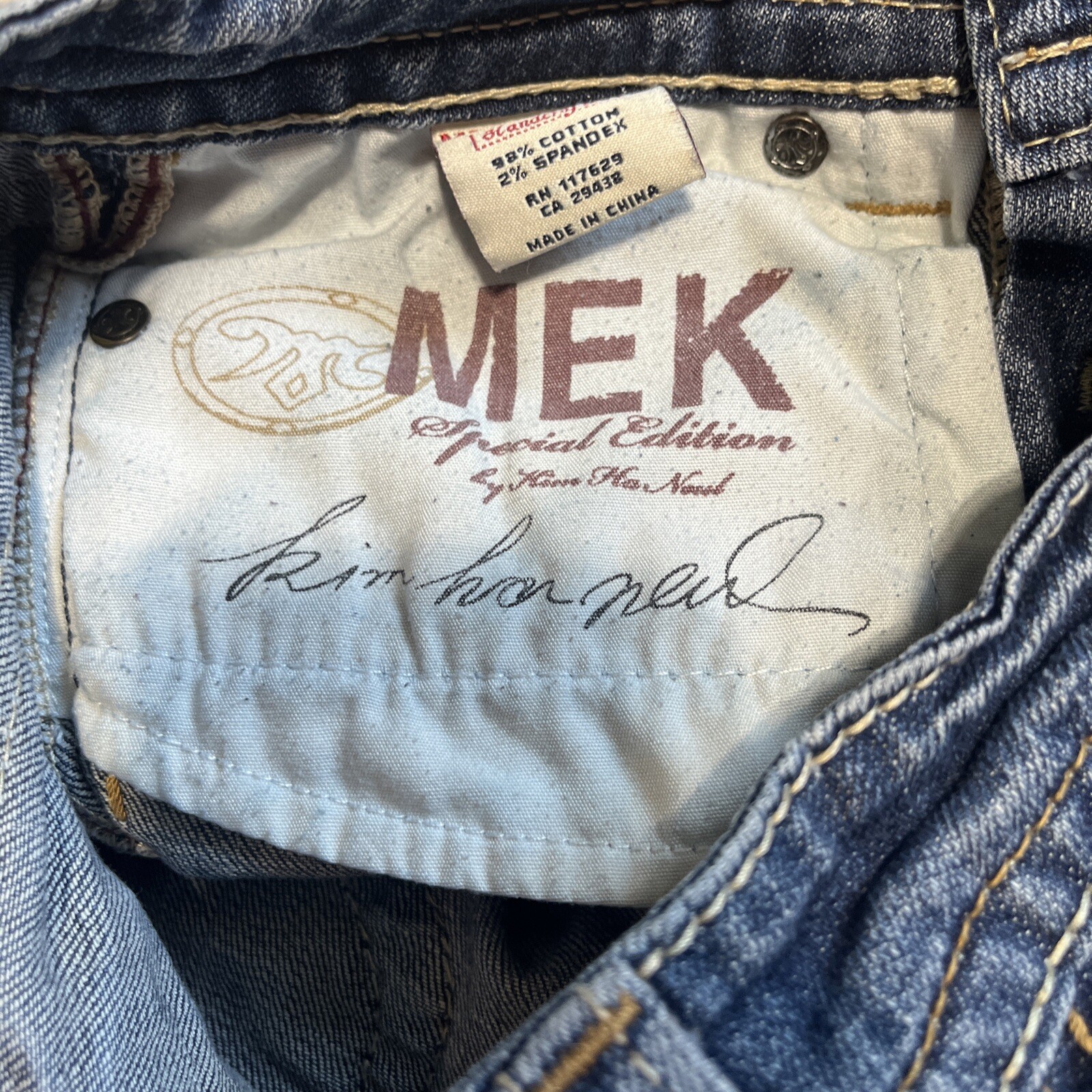 MEK Denim Women's Jean Shorts Cut off Distressed Fray Hem Sz 24 OAXACA - View 6