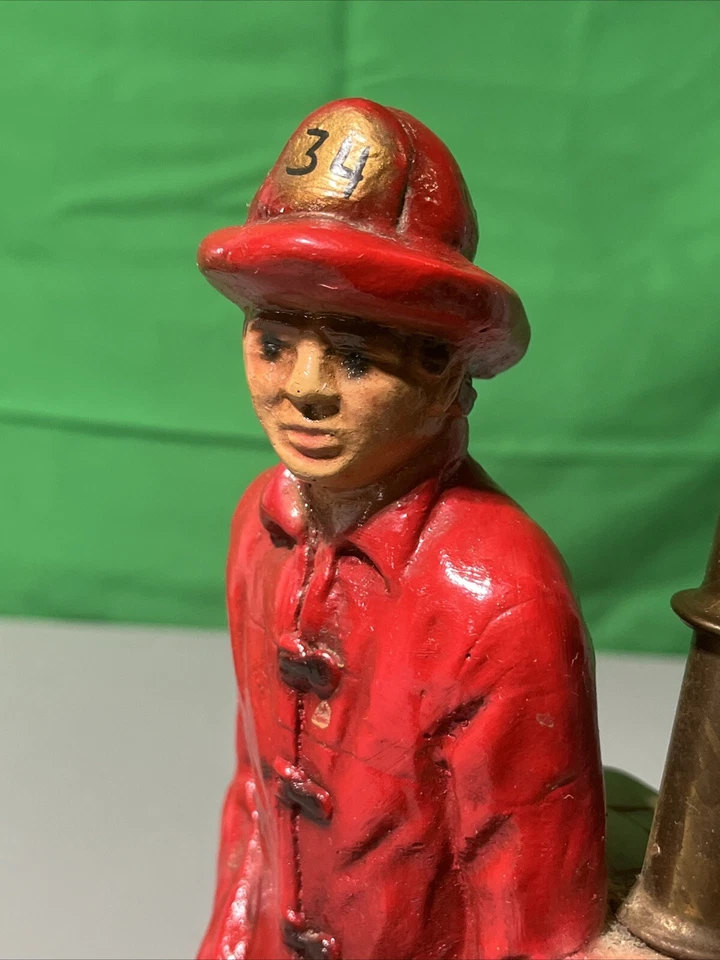De colección ~ FD ~ Hydrant Fireman ~ Lámpara ~ Chalkware Firefighter ~ 1950’s FUNCIONANDO Foto 2 de 4