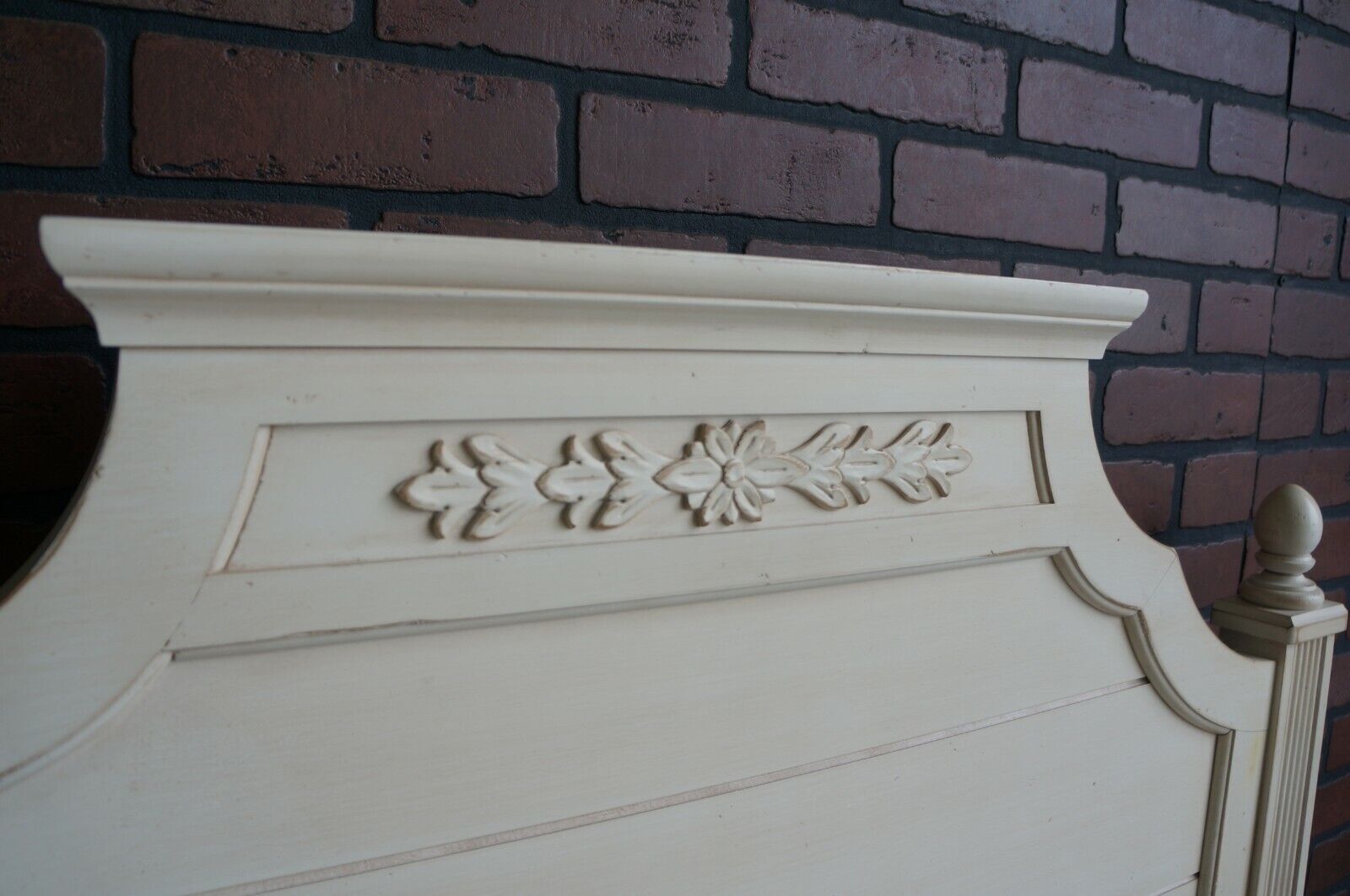 Twin Bed Frame ~ Cottage Bed ~ Swedish Home Carved Panel Twin Bed by Ethan Allen - Picture 5 of 9