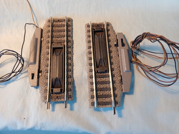 2 vias de desenganche H0 Fleischmann profi 6114 con motor 6444,