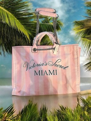 VICTORIA SECRET EXCLUSIVE  MAIMI FASHION SHOW CHAIN TOTE 2025