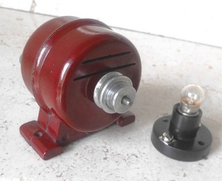 Wilesco Dynamo aus Bakelit mit Lampensockel von ca.1964