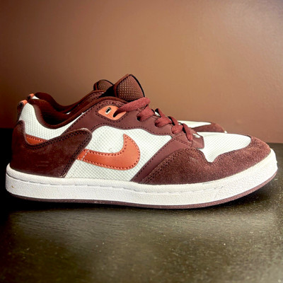Nike SB Alleyoop Low Top Mystic Dates Claystone (Women's) 7.5