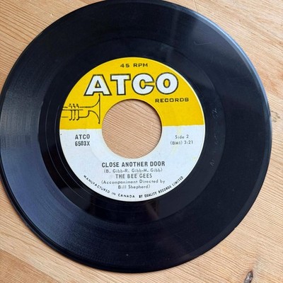 The Bee Gees   To Love Somebody/Close Another Door 45rpm Vinyl Record VG+ R36
