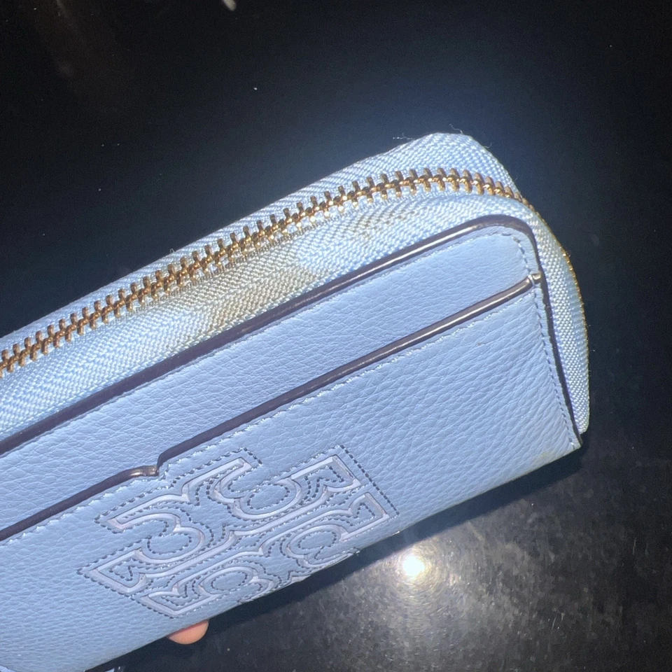 Muñequera para tarjeta de crédito de cuero azul Harper de Tory Burch para mujer Foto 4 de 4