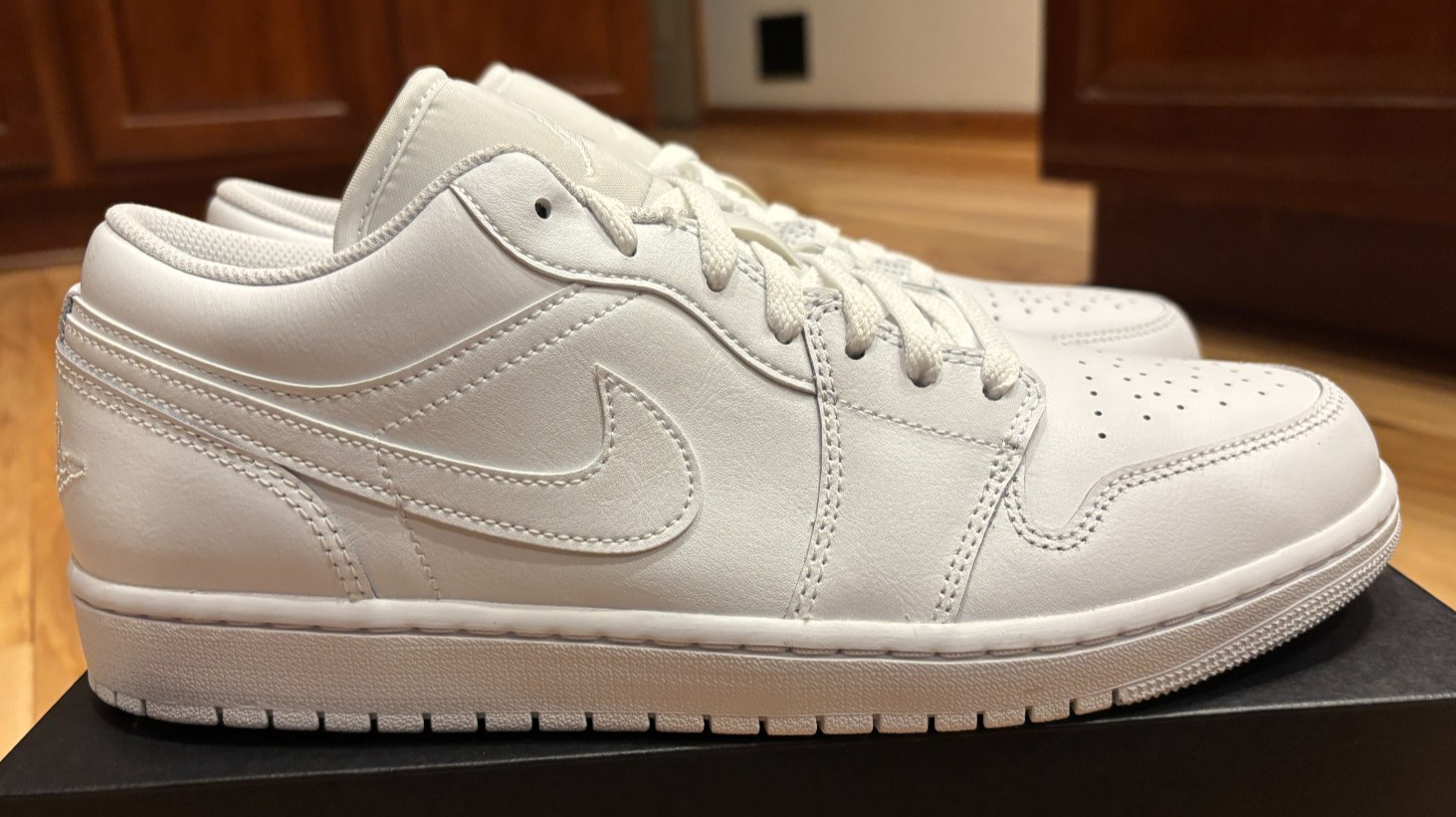 Nike Air Jordan 1 Low Triple White 553558 136 Men's Size 10.5