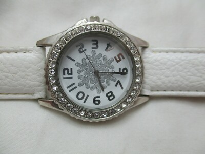Analog Wristwatch White Buckle Band Round Silver Tone Face Snowflake Theme