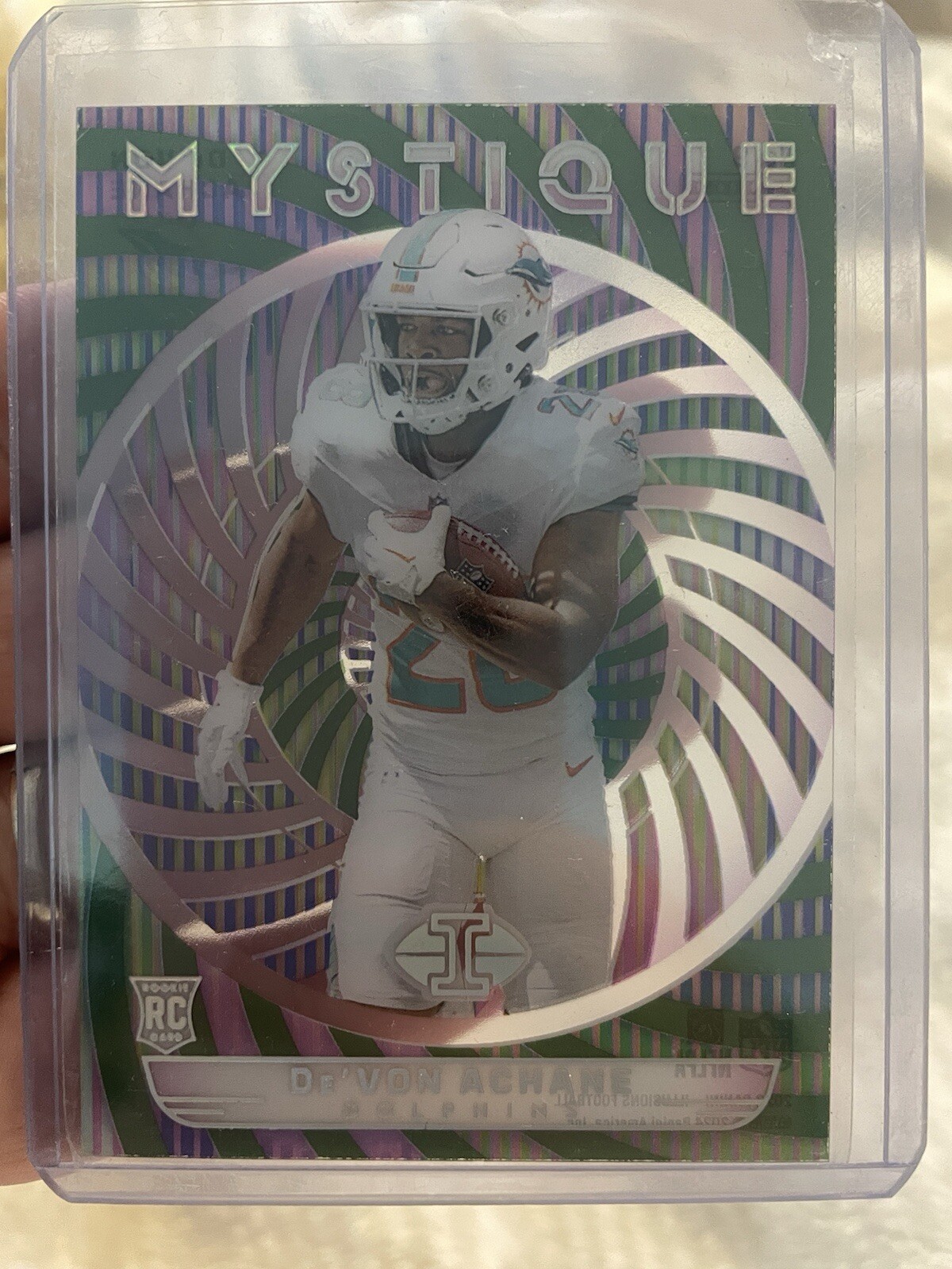 2023 Panini Illusions - Mystique Emerald #9 De'Von Achane (RC)