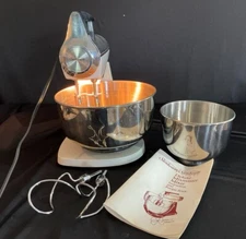 Sunbeam MIXMASTER DELUXE VISTA Mixer 2ChromeBowls, Beaters, Dough Hooks
