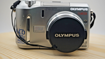 Olympus CAMEDIA C-750 Ultra Zoom 4.0MP Digital Camera - Silver