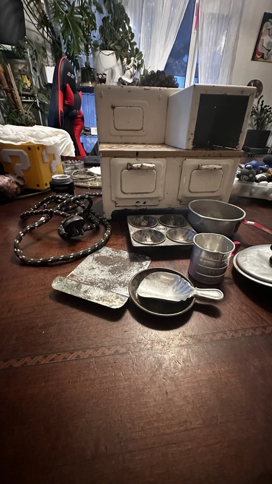 Juego de cocina vintage de metal eléctrico para niños con ollas y sartenes Foto 2 de 4