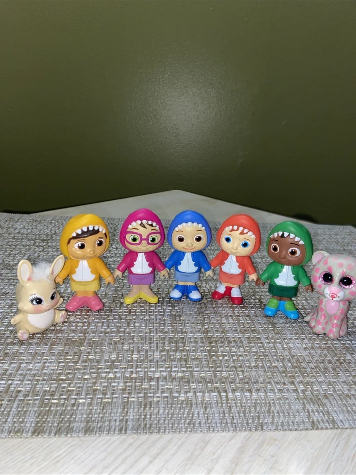 Boneco de ação COCOMELON JJ Family & Friends pacote SHARK com fluff e mini boo - Imagem 2 de 4