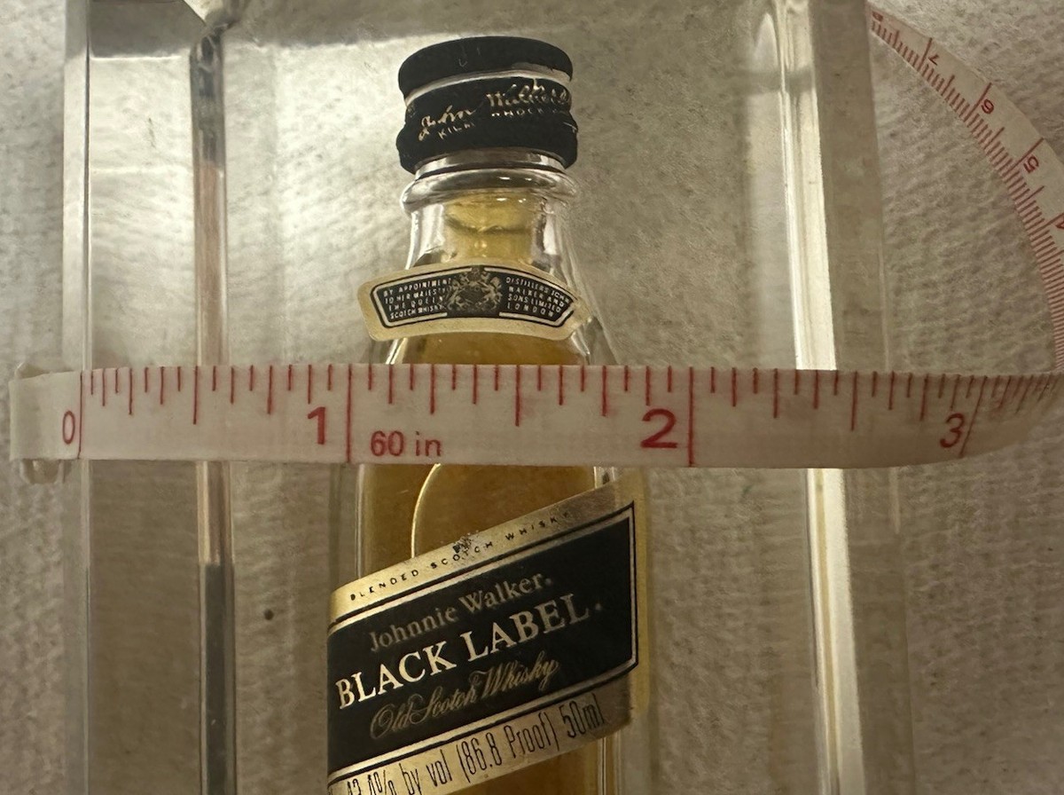 1/6 ウイスキー BLACK label フィギュア figure ミニチュア Johnnie Walker Black Label Scotch Mini Bottle encased in Resin